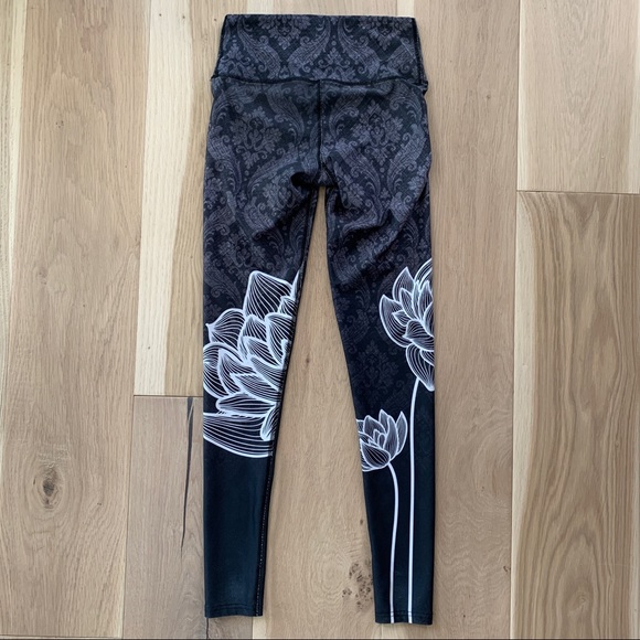 Inner Fire Lotus Leggings - Picture 3 of 9